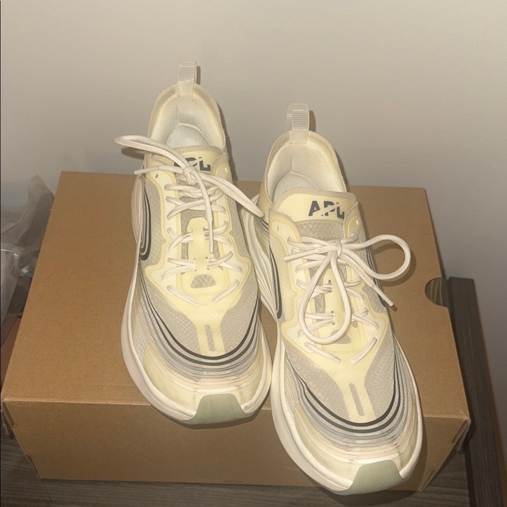 APL Streamline Running Shoes